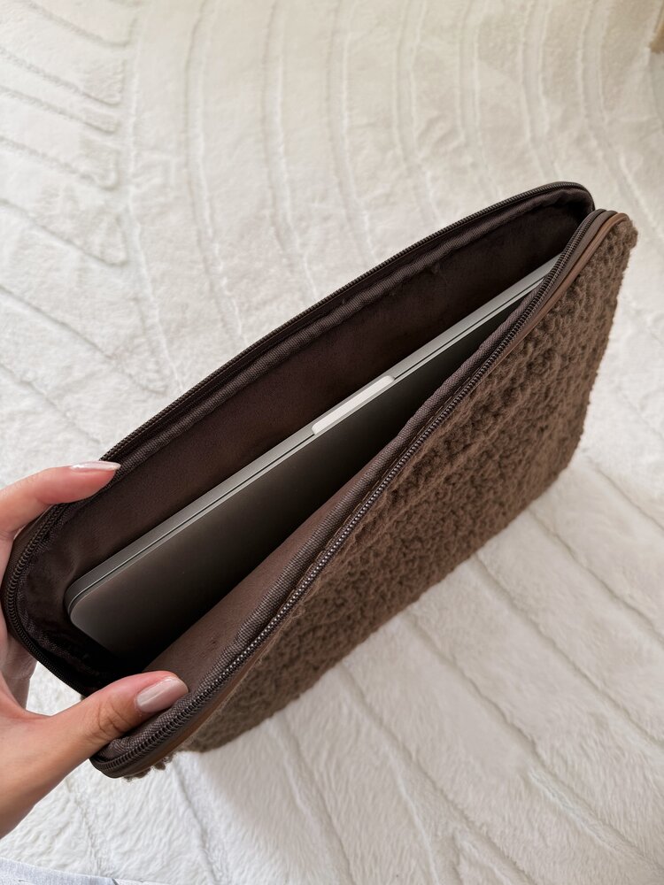 Malou Teddy Laptop Sleeve / Dark Brown