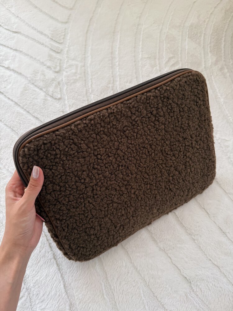 Malou Teddy Laptop Sleeve / Dark Brown
