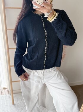 Bodil Floral Frill Knit Cardigan / Navy Blue