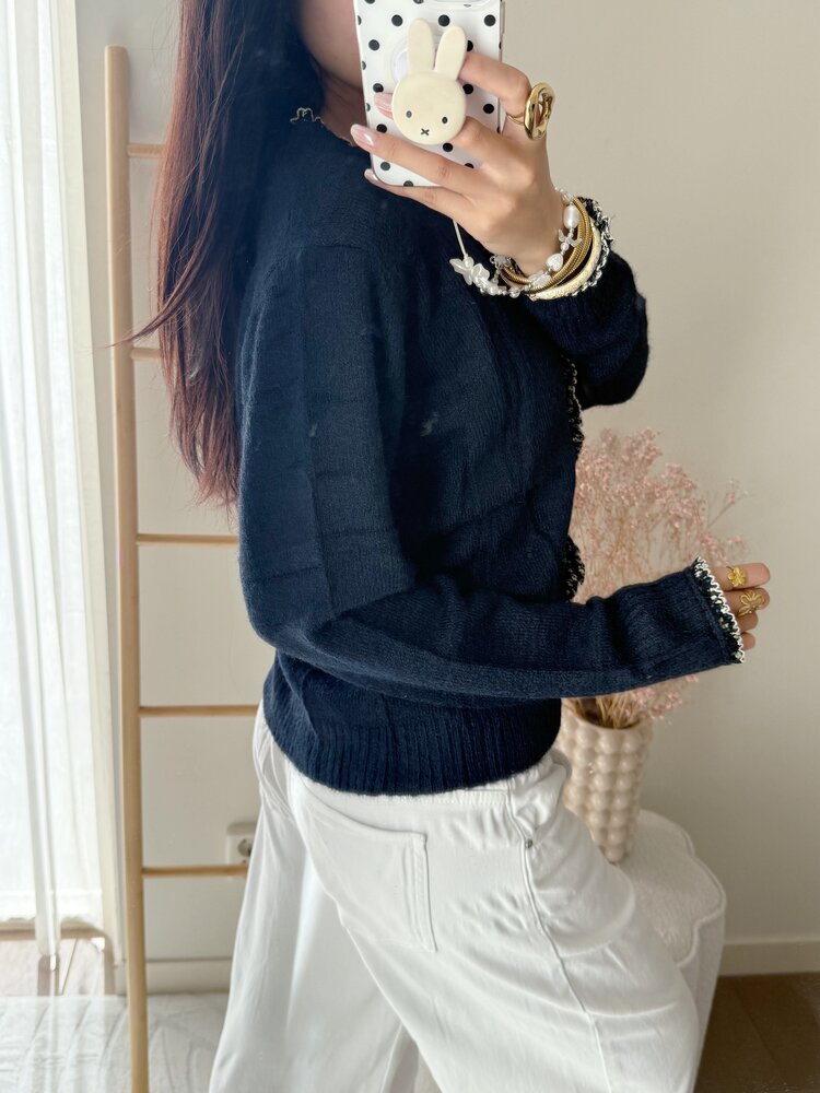Bodil Floral Frill Knit Cardigan / Navy Blue