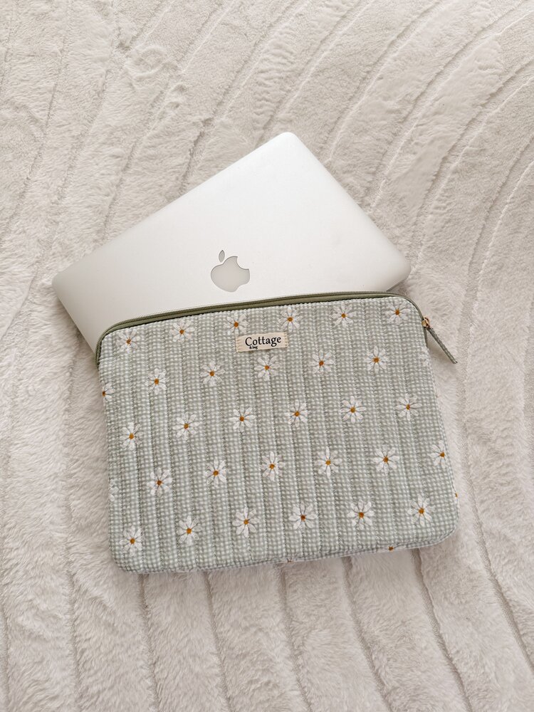 Cara Daisy Laptop Sleeve / Green (13 inch)