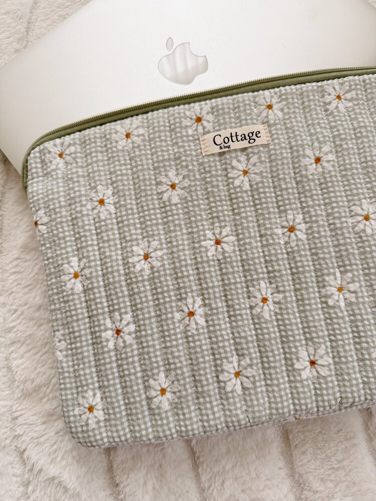 Cara Daisy Laptop Sleeve / Green (13 inch)