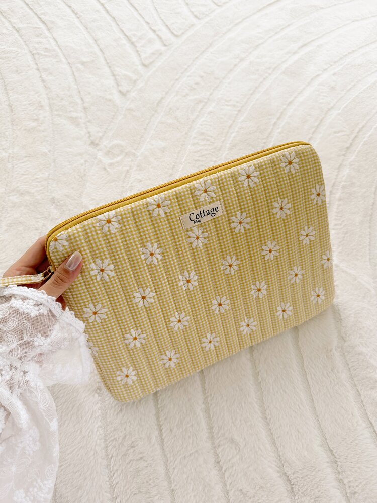 Cara Daisy Laptop Sleeve / Yellow (13 inch)