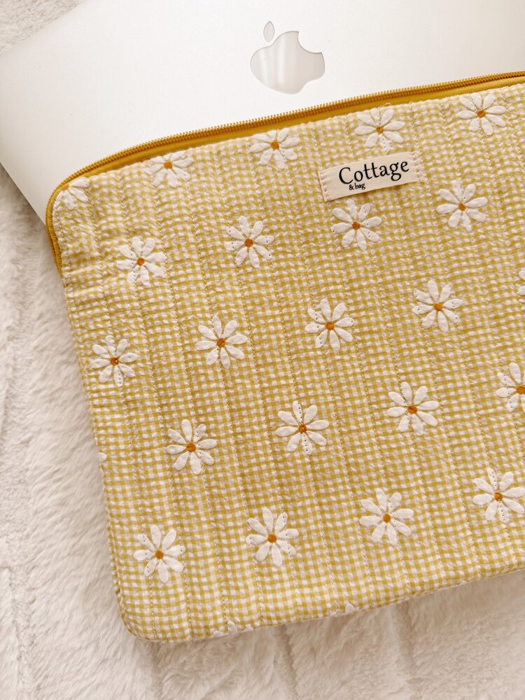 Cara Daisy Laptop Sleeve / Yellow (13 inch)