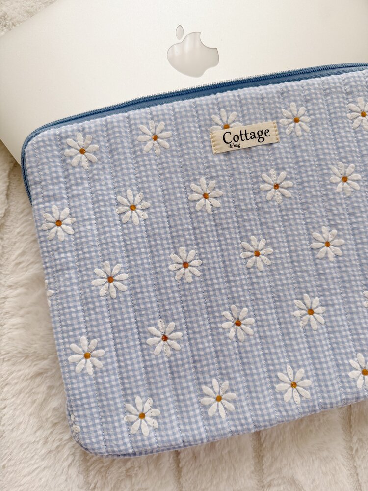 Cara Daisy Laptop Sleeve / Blue (13 inch)