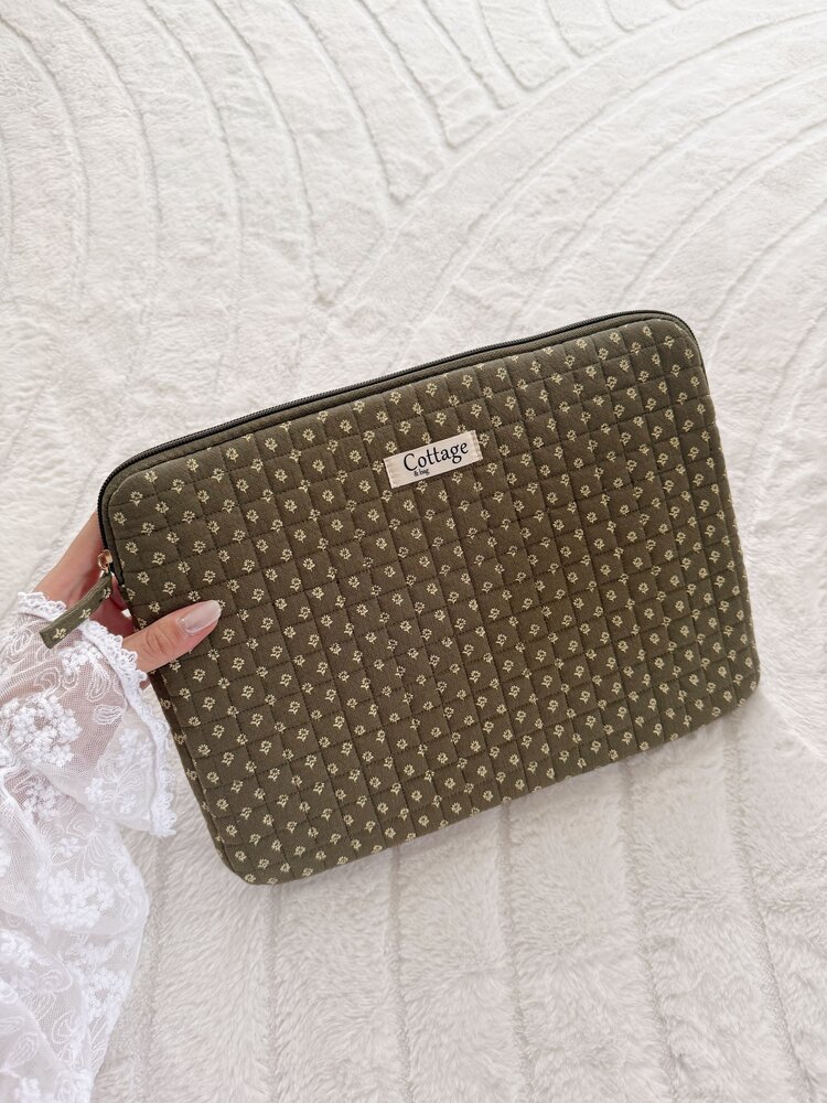 Cara Flower Quilt Laptop Sleeve / Army Green (13 inch)