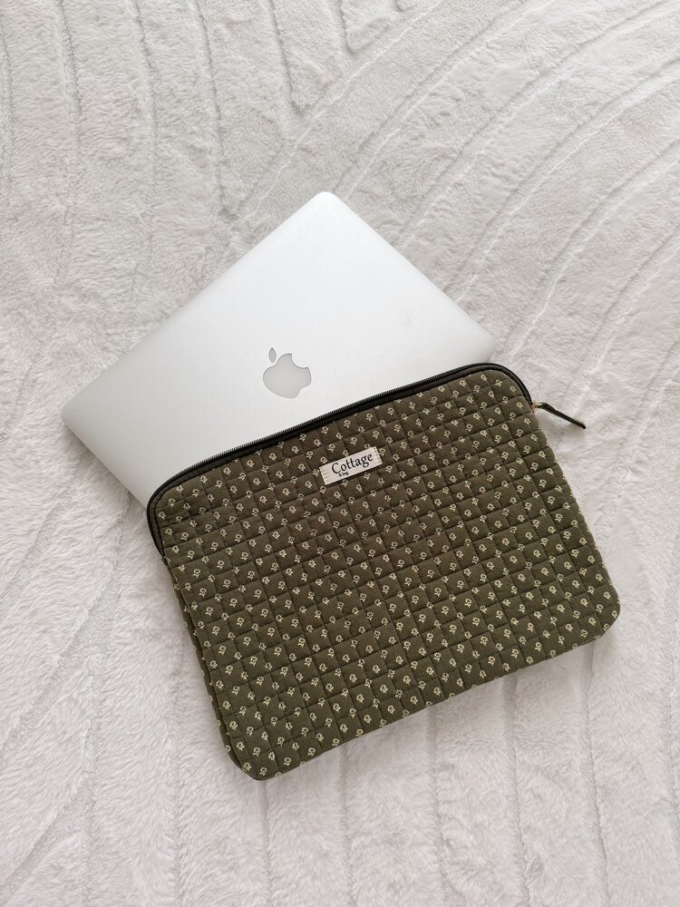 Cara Flower Quilt Laptop Sleeve / Army Green (13 inch)