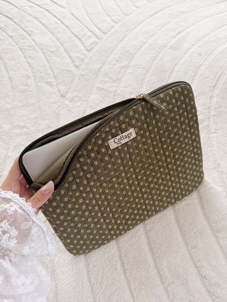 Cara Flower Quilt Laptop Sleeve / Army Green (13 inch)