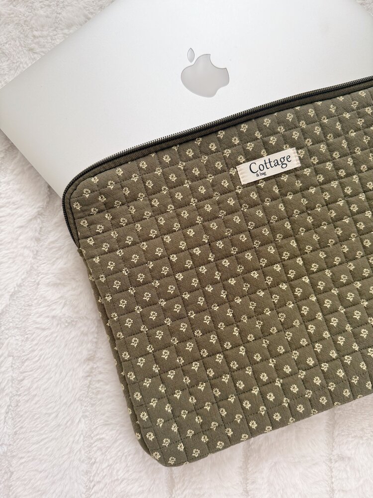 Cara Flower Quilt Laptop Sleeve / Army Green (13 inch)
