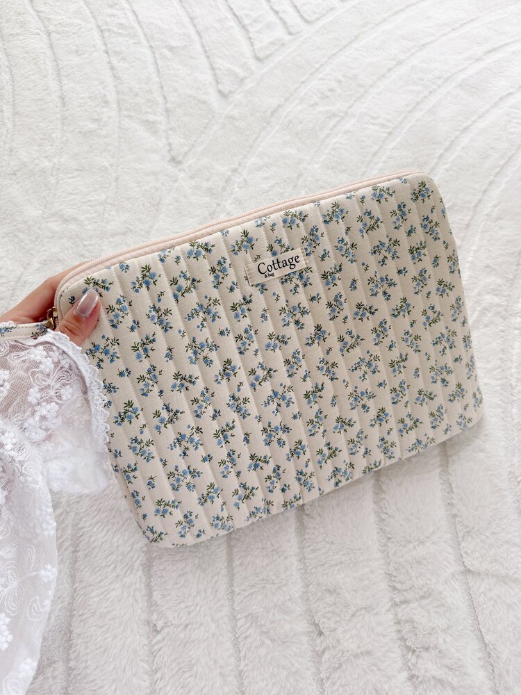 Cara Flower Laptop Sleeve / Blue (13 inch)