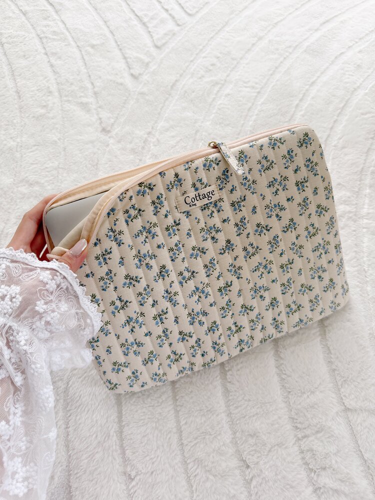 Cara Flower Laptop Sleeve / Blue (13 inch)