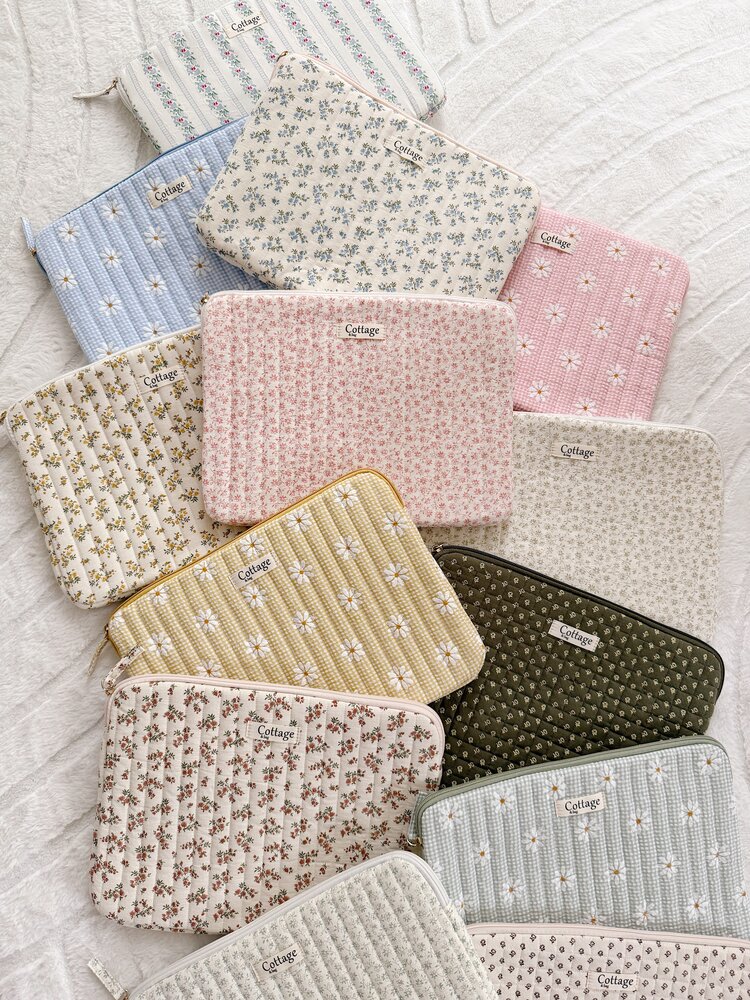Cara Flower Laptop Sleeve / Blue (13 inch)