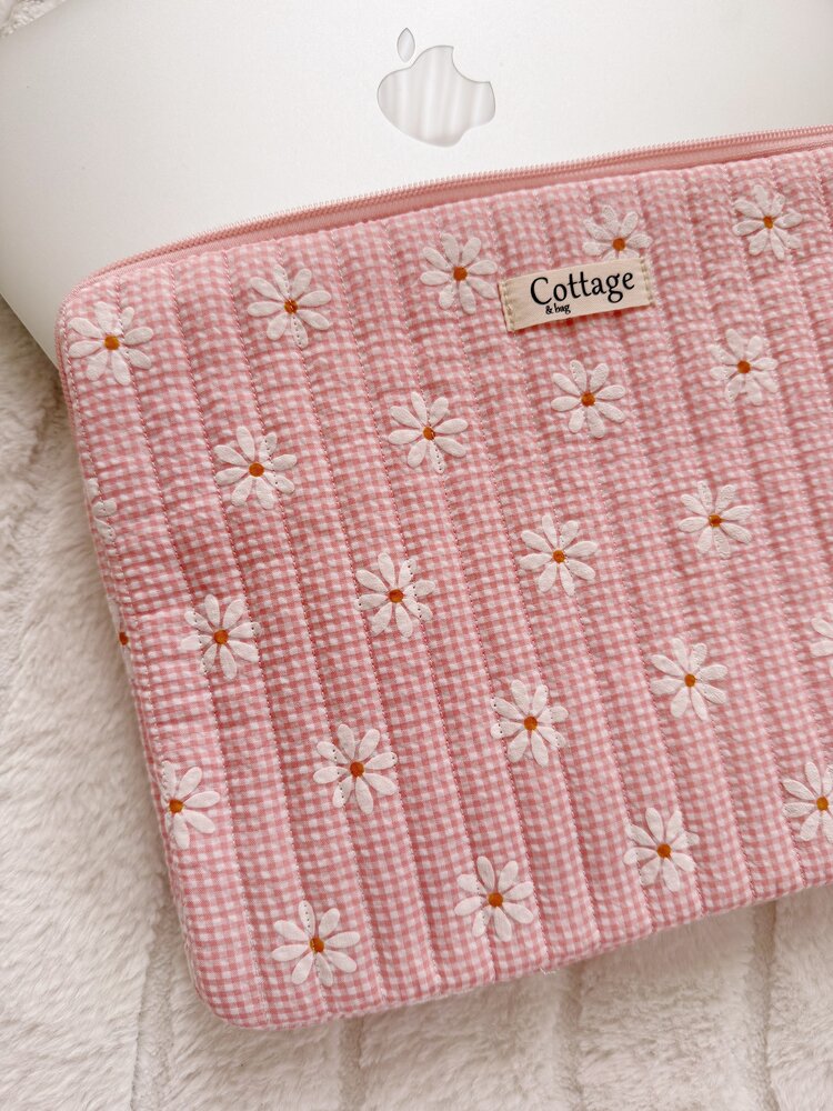 Cara Daisy Laptop Sleeve / Pink (13 inch)
