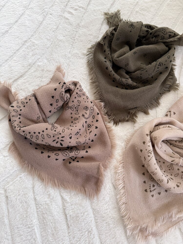 Loua Paisley Bandana Scarf / Beige