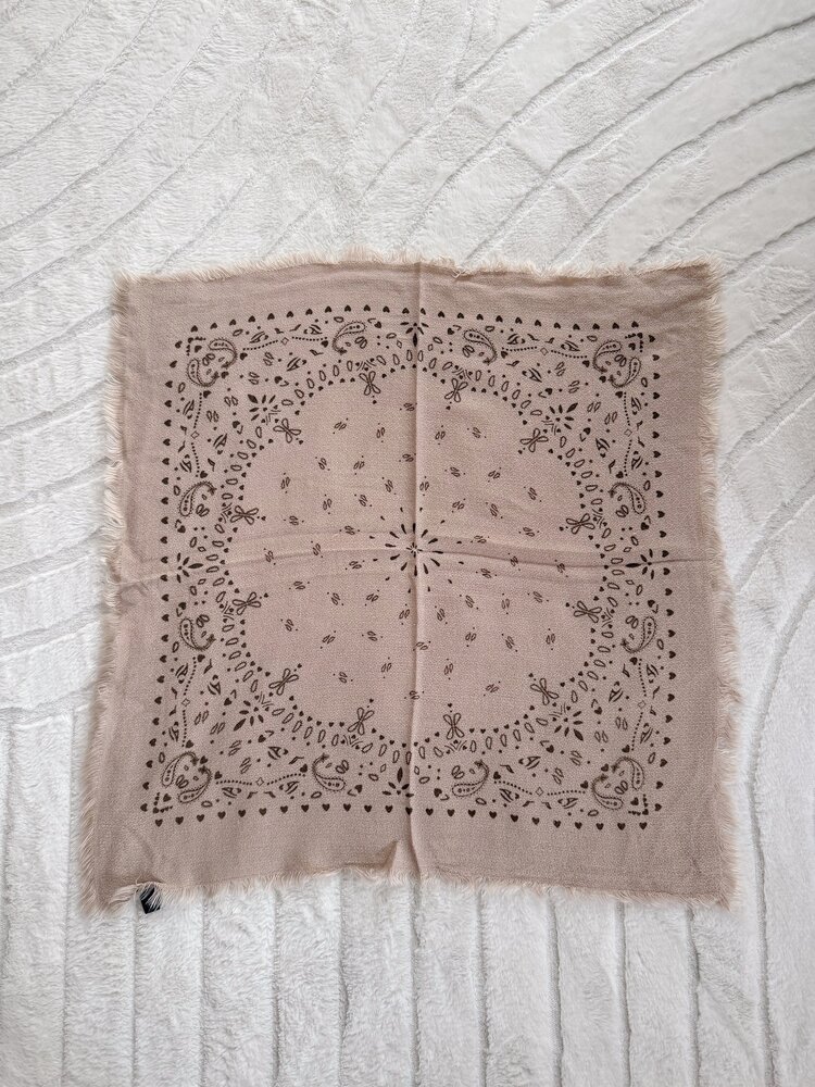 Loua Paisley Bandana Scarf / Beige