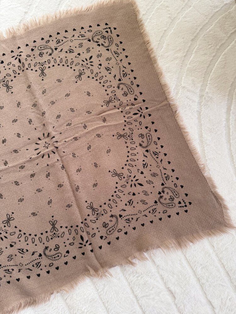 Loua Paisley Bandana Scarf / Light Brown