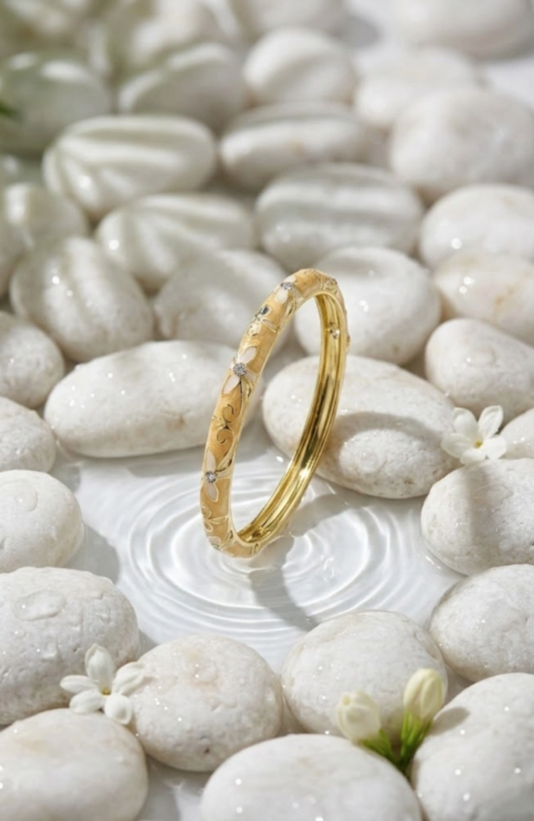 Gold Shiny Clover Bangle Bracelet (COPPER) / Yellow