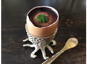 Eitje royale: ganzenlevermousse/truffel/portgelei