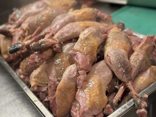Guinea fowl leg (confit)