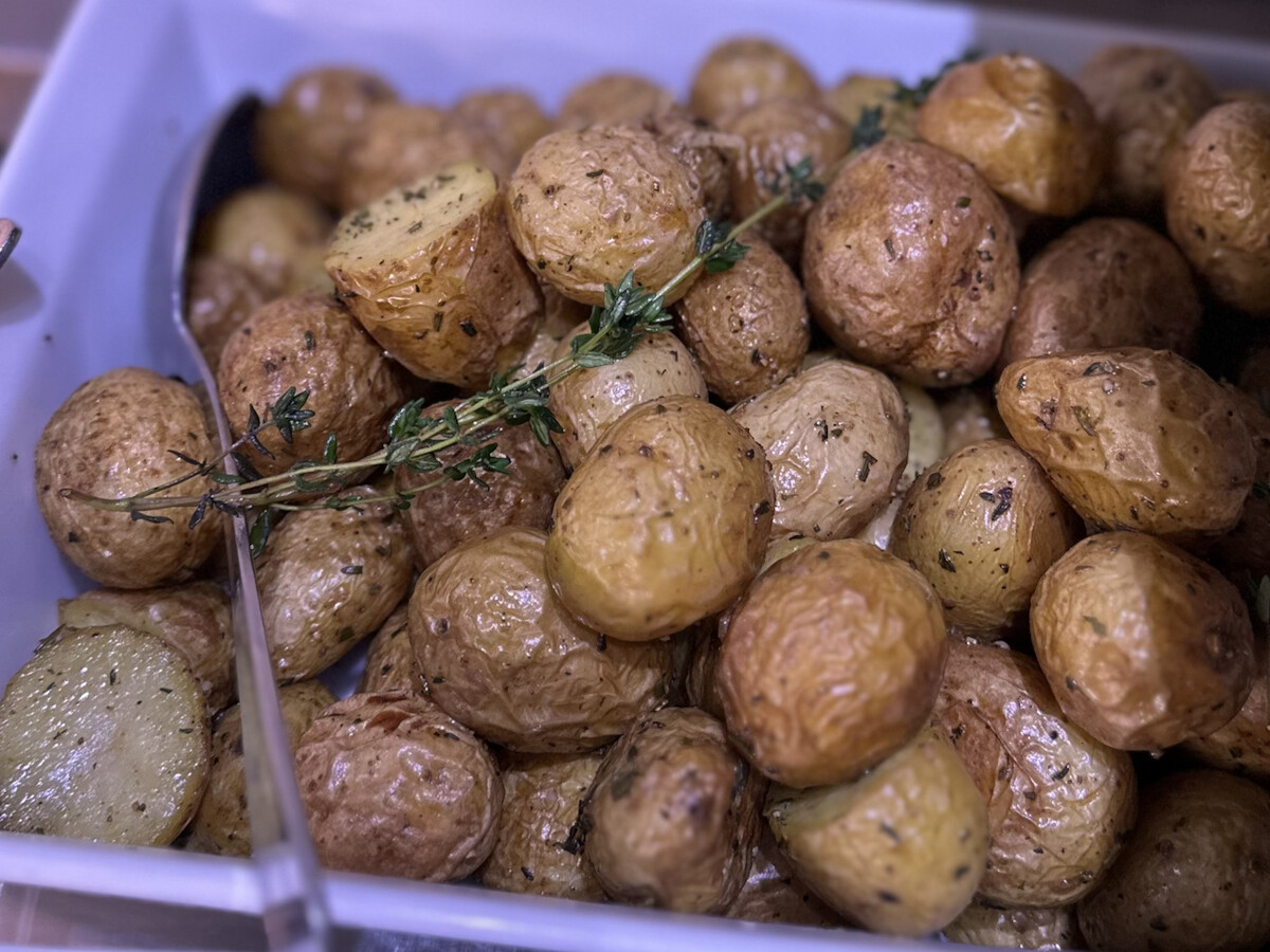 Baby potatoes with skin/rosemary/garlic