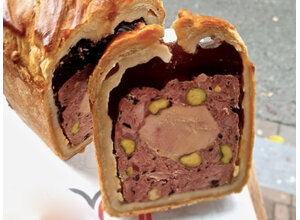 Kalfspaté en croûte/foie/varkensvlees/zwarte wintertruffel/pistache/portpeergelei