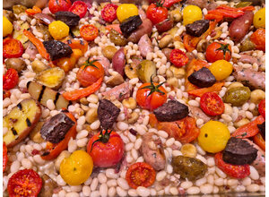 Cassoulet / Engels ontbijt/bonen/worst/ spek/tomaat/tomatenbouillon