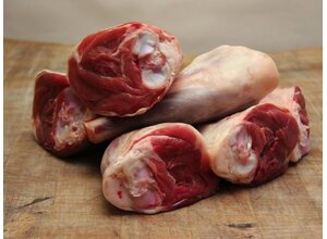 Lamsschenkel, gestoofd in Guinness-saus