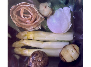 Salade asperge/serranoroosje/gepocheerd eitje/aardappel
