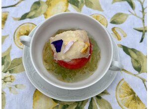 2 bereidingen van parmezaan/tomaat/basilicum
