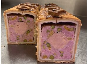 Paté en croûte/gevogelte/varkensvlees/pistache/sherrygelei