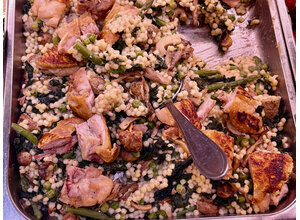 Krokante kip/fregola/palmkool/doperwt