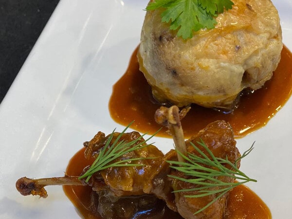 Maiskwartel ballotine met lever en hoisin