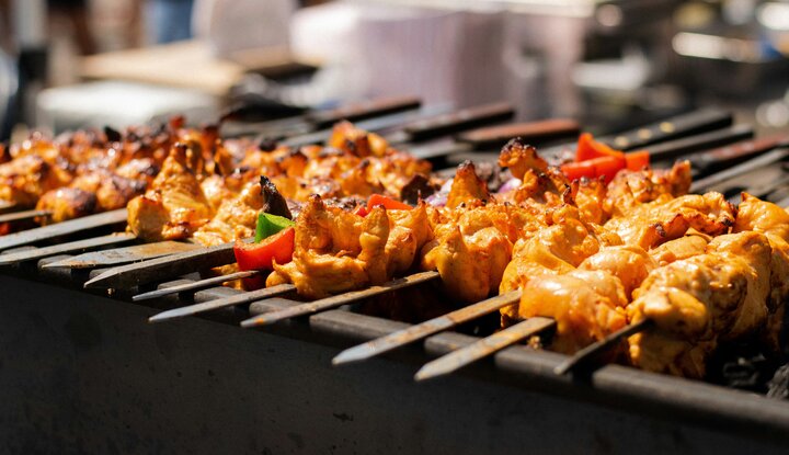 Gegrilde kipspiesjes met Let’s Go To Cloud Nine marinade