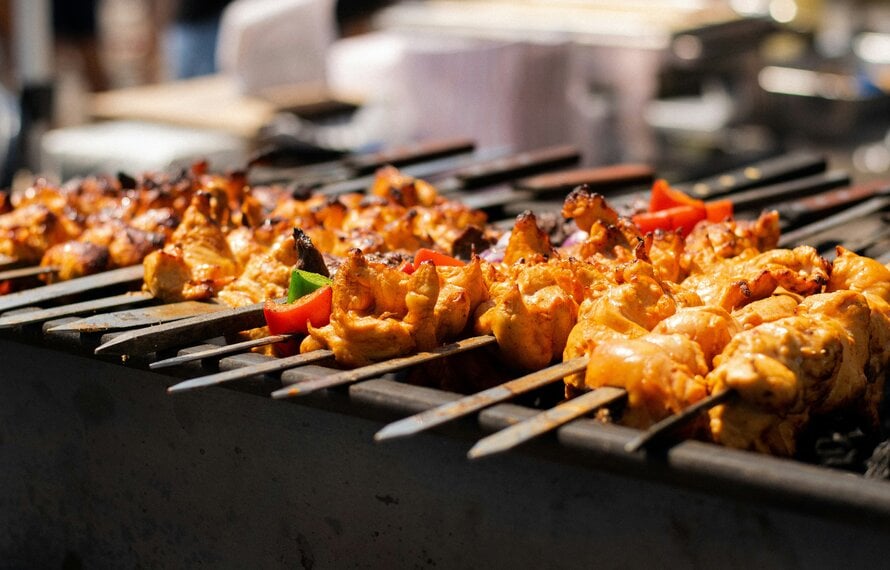 Gegrilde kipspiesjes met Let’s Go To Cloud Nine marinade