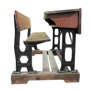 Haarlemmermeermuseum De Cruquius Antique school bench