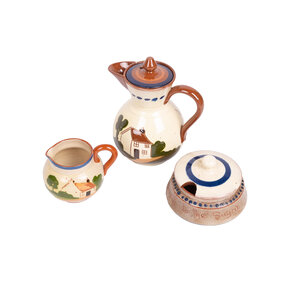 Streekhistorisch Centrum Stadskanaal Tea set by Torquay Pottery