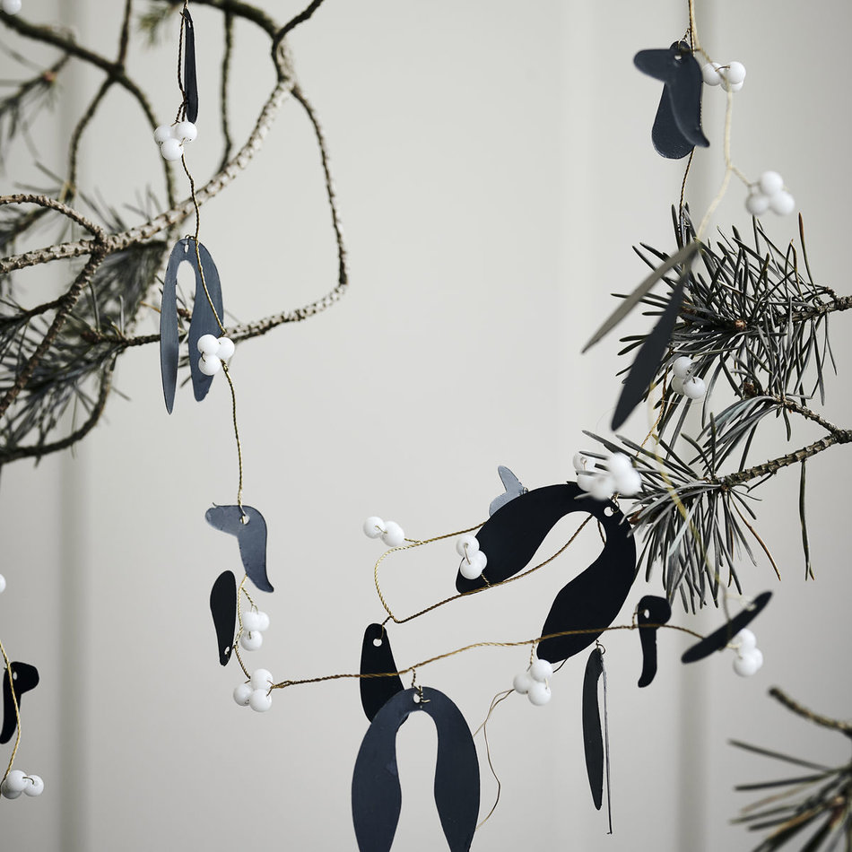 Garland Mistletoe - Black