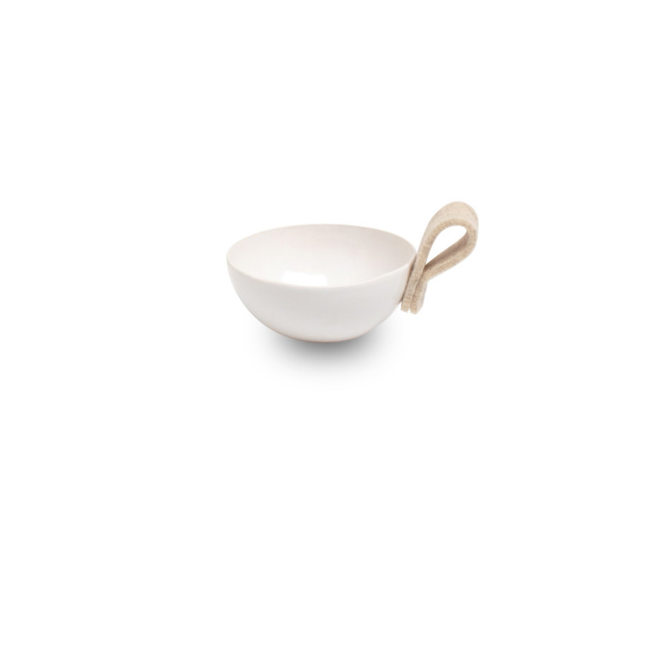 White ceramic bowl - Off-white felt loop