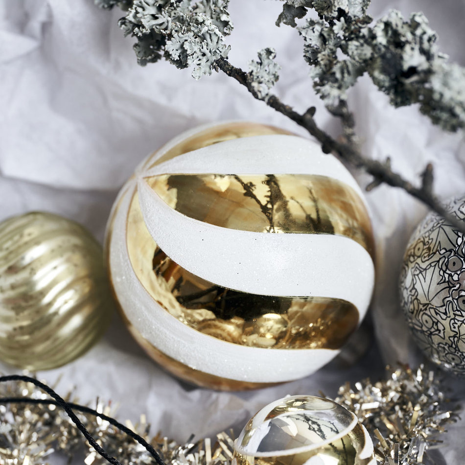 Christmas ball Twister / gold - Ø 8 cm