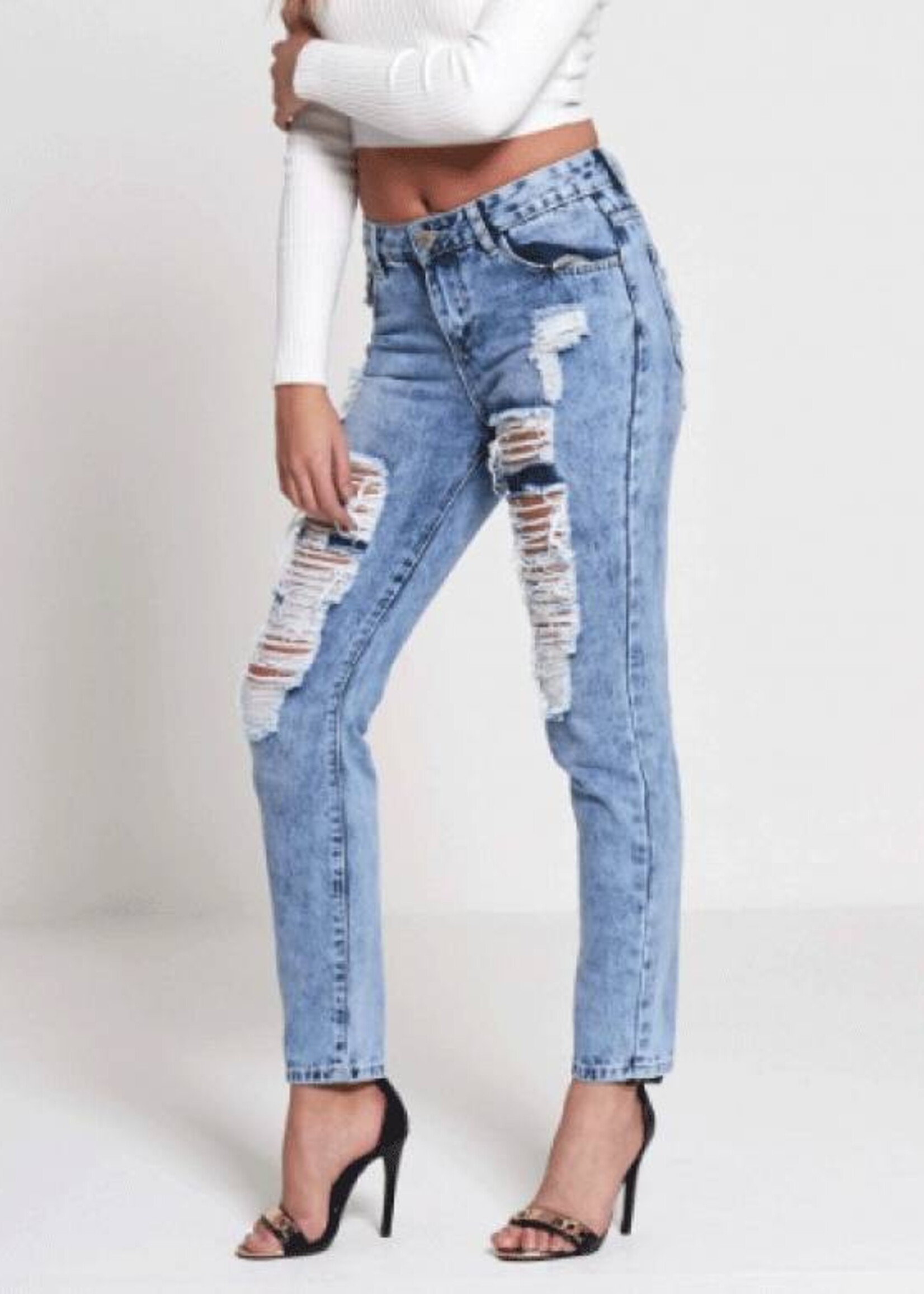 RIPPED BOYFRIEND JEANS