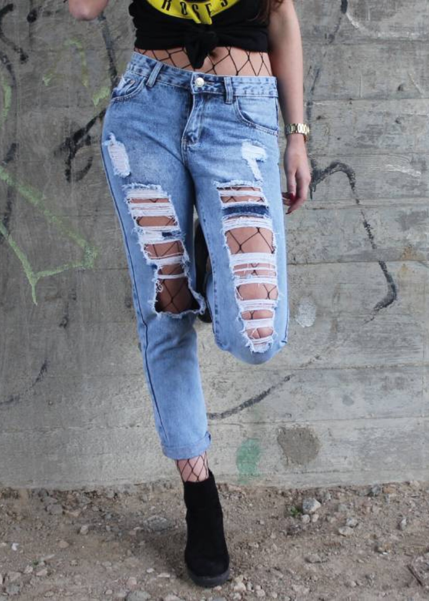 RIPPED BOYFRIEND JEANS