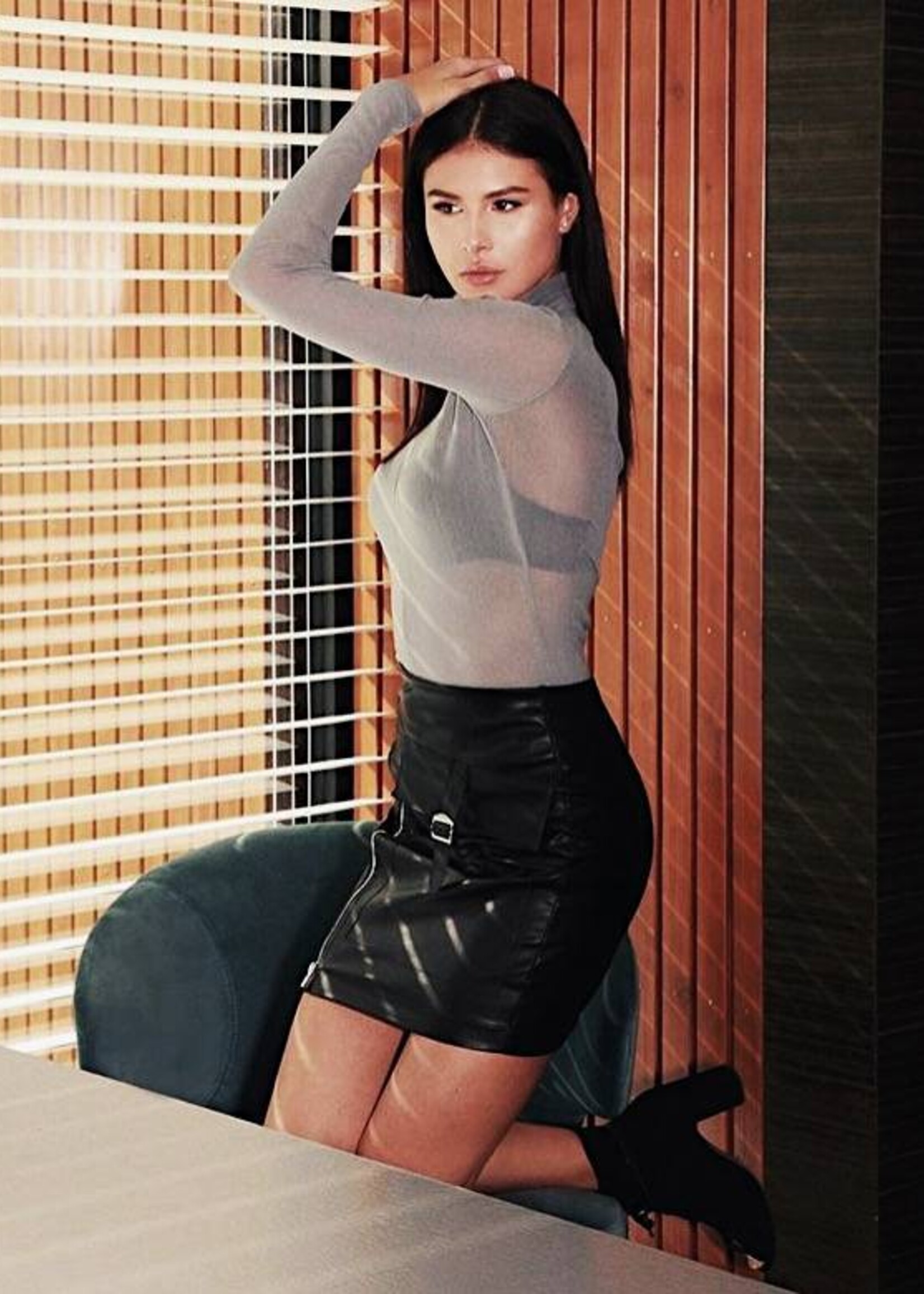 LA SISTERS MESH TURTLE NECK TOP GREY