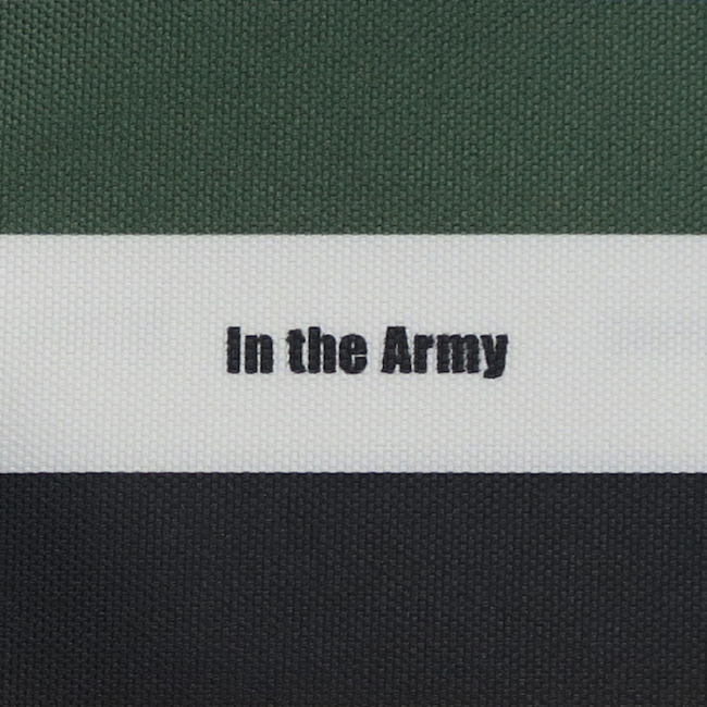 Velits Outdoor Bootkussen In the army geus in groen, zwart en ecru