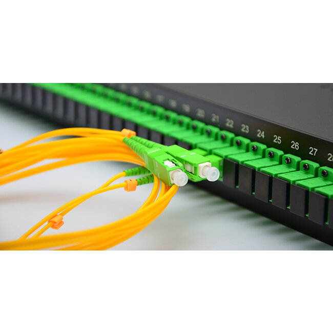 Fiberkabels simplex met APC8 connectoren