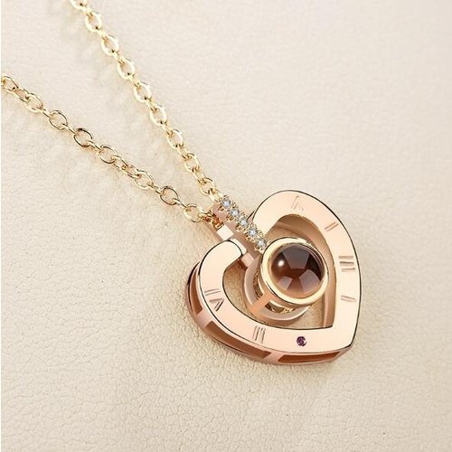 Necklace with projection (I love you)