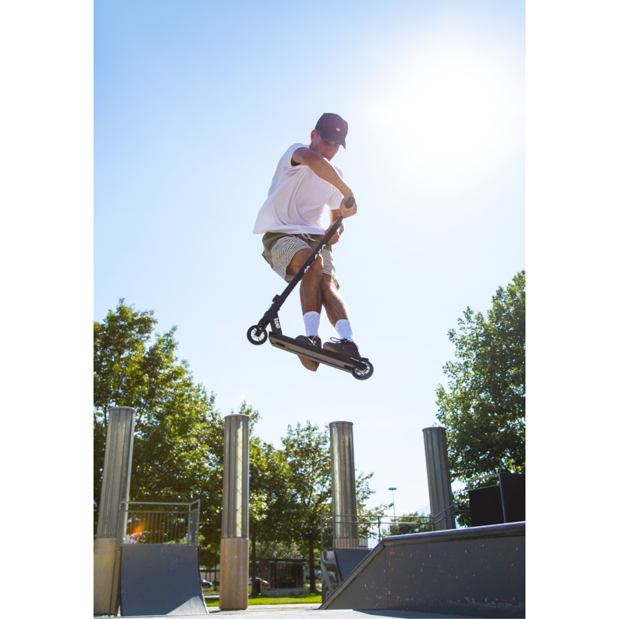 Micro RAMP - 2-wiel stunt kinderstep - lichtgewicht - Zwart