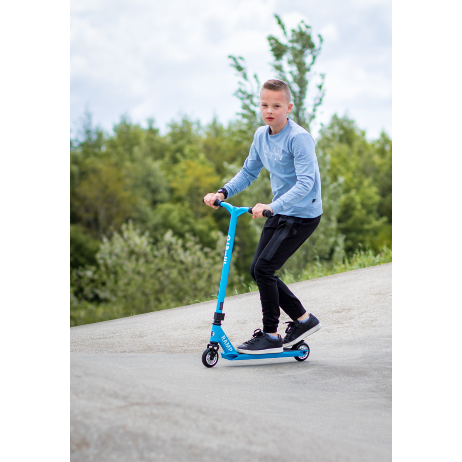 Micro RAMP - 2-wheel kids stunt scooter - Lightweight - Cyan