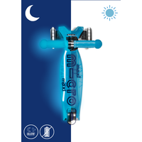 Maxi Micro scooter Deluxe Glow Plus LED - 3-wheel children's scooter - Crystal Blue