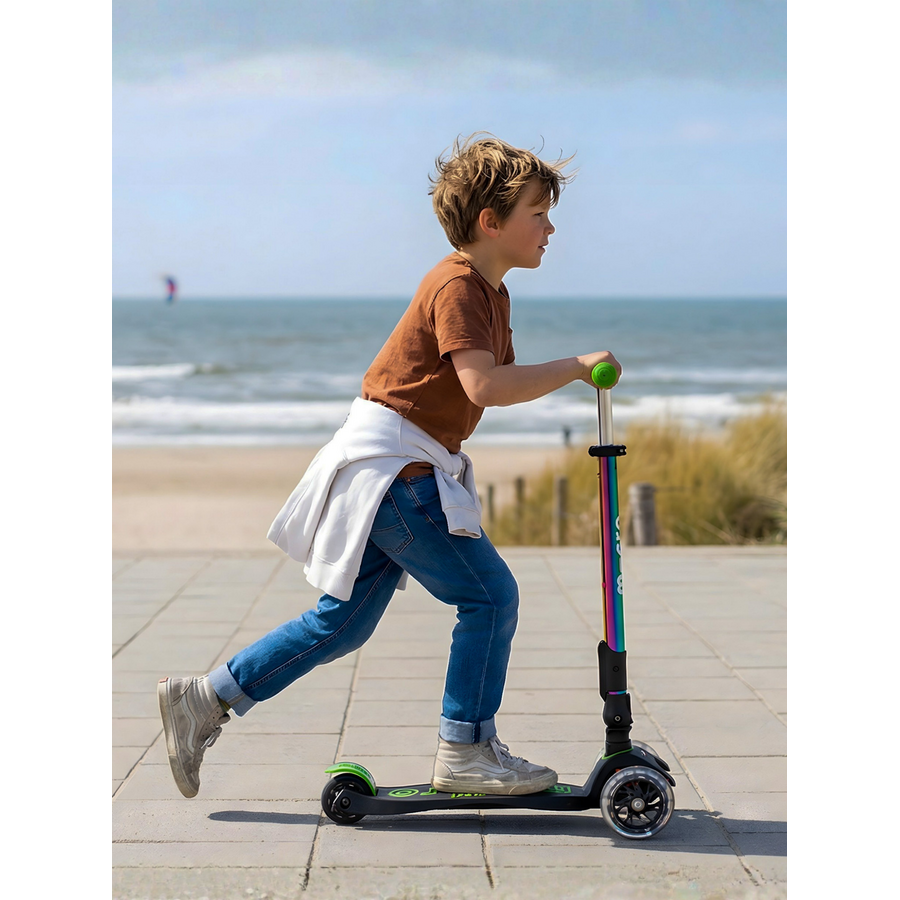 Maxi Micro scooter Deluxe foldable LED - 3-wheel children's scooter - Neochrome Green