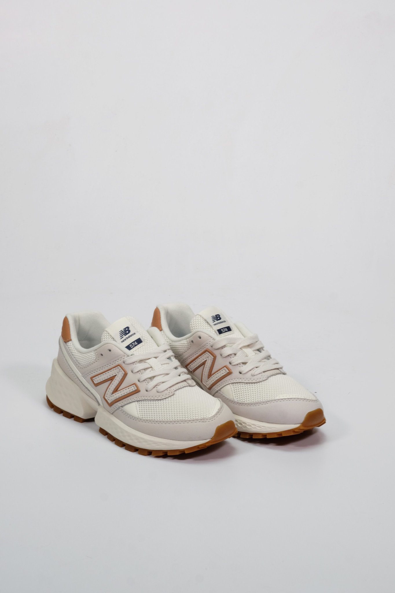 nb 574 beige